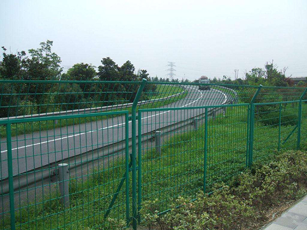 公路护栏网 - 安平县博丰金属丝网制品厂图片4