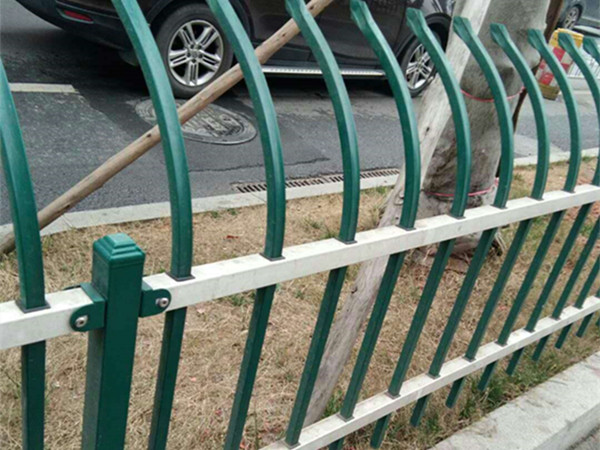 绿化护栏多少钱一米?道路绿化带护栏厂家--安平博丰护栏网厂图片2